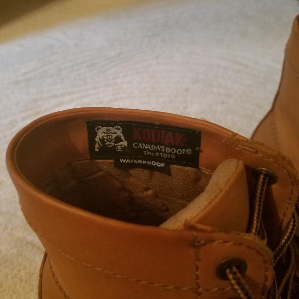 Kodiak Waterproof Boots size 8 in carmel